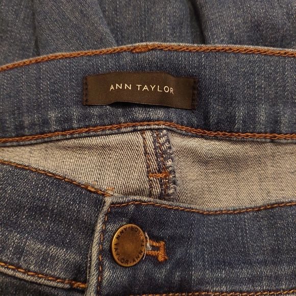 Ann Taylor skinny crop floral print with fabric flowers denim jeans. Size 18 - Picture 5 of 10